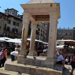 Piazza Delle Erbe - позорный столб