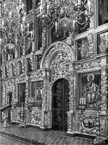 Иконостас Вознесенского собора, перенесенный в храм Двенадцати апостолов. Фото 1929 г.