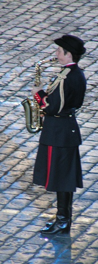 Французйский военный музыкант - женщина