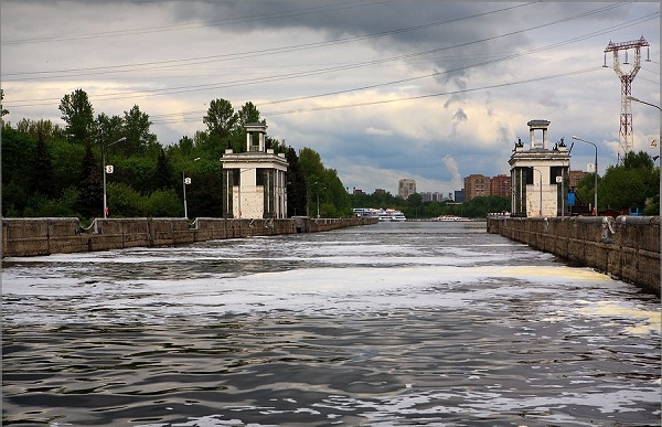 Канал на Москве- реке и шлюз